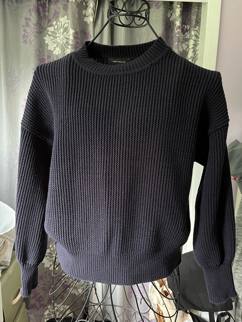 ANN TAYLOR women’s Navy Ribbed Crewneck Sweater - Picture 10 of 10